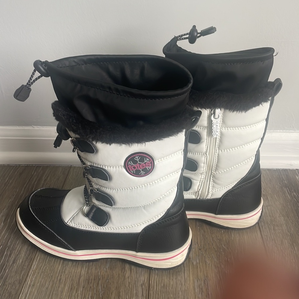 Totes Snow boots for girls size 3M